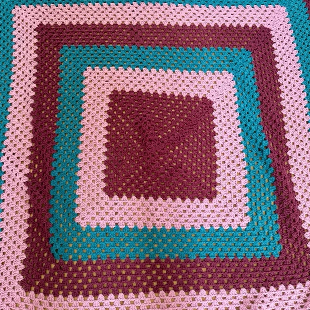 Vintage‎ Hand Crochet Throw Blanket 53x53in